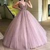 Quinceanera-jurken Princess Pink Crystal Deep V-Neck Ball Jurk met Tule Plus Size Sweet 16 Debutante Party Birthday Vestidos de 15 Anos 96