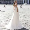 Sukienki imprezowe boho koronkowe szyfonowe sukienki ślubne w szyku V-Neck 2023 Backless Beach Bride sukienka czapka Sieknięta Train Bohemian szata de Mariee linia T230502