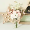 Fiori decorativi Bouquet di fiori artificiali in seta autunnale Festa di nozze Sposa che tiene la disposizione della scrivania a casa Falso