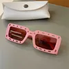 Mode off w solglasögon högkvalitativ söt cool punk net rött utskuren hål mode rosa heta flickor ny låda