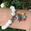 Strand Naturalny hetian biały kamień 10 mm okrągłe koraliki z tybetańskimi srebrnymi zamekami zamknięcia Bracelet Braceletów na szczęście dla kobiet biżuteria modowa