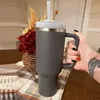 Bottiglie d'acqua Tazza in acciaio inossidabile da 1200 ml Tazza da caffè Tazza da viaggio termica Tazze automatiche Thermos Bicchiere da 40 once con manico Tazza di paglia Bicchieri in 230428