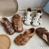 Sandals Kids Cork Sandals de couro de verão Meninos esportes fechados de dedão de menina respirável Sapatos de praia Casual Cosual Sapatos infantis 2023