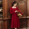 Vestidos casuales Otoño / Invierno 2023 Rojo Incluso la falda de la prenda de perlas Vestido extraíble