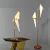 Lâmpadas de piso pós -moderno Sala de estar criativa simples de estudo Personalidade Nórdica Designer de Arte Nórdica Mil Papel Cranes Birds Lamp