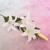 Fiori decorativi Fashion Lily Fiore artificiale Real Touch Bouquet PE falso per la decorazione di nozze Home Garden Decor