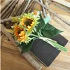 Dekorative Blumen, handgefertigt, Sonnenblumen-Bündel mit grünen Blättern und Grasseide, künstlich, für Hochzeit, Braut, Handhaltung