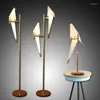 Lâmpadas de piso pós -moderno Sala de estar criativa simples de estudo Personalidade Nórdica Designer de Arte Nórdica Mil Papel Cranes Birds Lamp