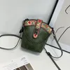 이브닝 가방 2023 여성 메신저 어깨 가방 고급 중국어 스타일 작은 휴대폰 버킷을위한 크로스 바디