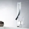 Robinets de lavabo de salle de bain Robinet mitigeur froid à montage sur comptoir Bassin carré en laiton de luxe