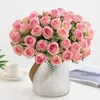 Dekorativa blommor faux rosbukett krullade kronblad konstgjorda blommisimuleringspografi