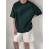メンズTシャツ夏の半袖Tシャツメンファッション特大のグリーンTシャツストリートウェア韓国ルーズストライプシャツメンズトップM-2xl