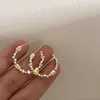 Hoop oorbellen AllMe Hip Hop Gold Silver Contrast Kleur kralen Strand voor vrouwen C -vormige grote oorbelverklaring Dagelijkse sieraden