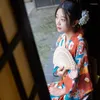 민족 의류 여성 유카타 목욕 가운 전통 일본 스타일 kimono with yellow obi no bow geisha 무대 공연 공연 포장