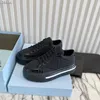 Triángulo de las mujeres Zapatos casuales estándar Zapatillas de deporte de diseñador Zapatos casuales clásicos de la vendimia Zapatos de baloncesto Blanco Negro Tamaño 35-42