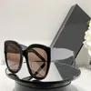 10A Projektantka Okulary przeciwsłoneczne Kobiety M95 Vintage Ekil Butterfly Shape Frame Oklaski Summer Anti-Ultraviolet Występuj z pudełkiem