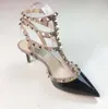 Sandálias de marca femininas salto alto rebites sapatos de casamento verão couro real salto fino 6 cm 8 cm 10 cm sapatos de dedo do pé pontiagudo com saco de pó vermelho 35-44