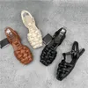 Sandaler Vintage 2023 Summer Fashion Design Weave Women Pu Leather Comfort Flat Ladies Ankle Strap Toe Casual Shoessandals