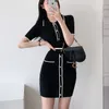 Vestido de duas peças de bolso de peito único de manga curta sets pretos para mulheres de verão elegante terno de tricô minissa fina de duas peças 200503