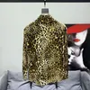 Camicie casual da uomo 2023 Tendenza maschile Camicia con stampa leopardata Camicetta a maniche lunghe di alta qualità Uomo sociale Magliette larghe Chemise Homme Dress B97