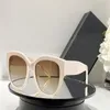 10A Projektantka Okulary przeciwsłoneczne Kobiety M95 Vintage Ekil Butterfly Shape Frame Oklaski Summer Anti-Ultraviolet Występuj z pudełkiem