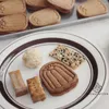 Выпекание формы с печеньем в форме печенья Madeleine