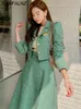 Zweiteiliges Kleid Damen Zweiteiliges Set Koreanischer Chic Französisches Temperament V-Ausschnitt Perlenknopf Puffärmel Kurze Jacke Hohe Taille Swingrock Anzüge 230503