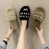 Chinelos falsos fofos e quentes de inverno de pelúcia feminino Haruku Pearl interior feminino peludo moda casual antiderrapante sapatos planos Ladie Fahion sapato labial caual