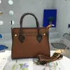 Totes på min sida mm väskor totes mahina monogram på kvinnor lyxiga designer crossbody hobo läder axel handväska onthego designer handväskor lady clutch purse