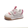 Athlétique en plein air 2023 enfant en bas âge garçon chaussures dessin animé abeille imprimé enfants chaussures pour fille nouveau bébé frais baskets décontractées nouveau-né tennis chaussures enfant G01173 AA230503