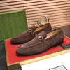 Nya modemän designer läderskor fransar slip-on låg häl hög kvalitet klänning vintage klassiska manliga casual loafers skor