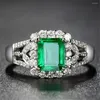 Anelli a grappolo Pietre preziose smeraldo Cristallo verde giada Per le donne Diamanti Anelli Oro bianco Colore argento Gioielli di lusso Regalo di compleanno Bague