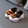 Atletische buitenkinderen Casual babyjongens schoenen gloeiende sneakers Kid Led verlicht peuter babymeisjes schoenen sneakers met lichtgevende zool F01291 AA230503