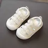 Bebek kız ayakkabıları yumuşak dip toddler spor ayakkabılar düz renkli yaz erkek plaj sandaletleri siyah beyaz