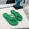 Designer sandália homem mulher luxo chinelo plana flip flops resina assinatura plataforma sapato verão ao ar livre praia espuma chevron tanga slide sandálias