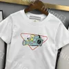 23ss kid projektant t shirt koszulka dziecięca biała koszulka z krótkim rękawem dla maluchów chłopcy dziewczęta wokół szyi czysta bawełna aparat doodle nadruk logo t-shirt wysokiej jakości ubrania dla dzieci