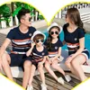 Família combinando roupas pai mãe mãe menino garotas roupas de verão pai filho listrado shorts shorts Conjunto de mãe e filha vestidos 230504