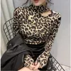 Kvinnors blusar 2023 Korean långärmad blus retro halvturtleneck topp kvinnors olivgröna avokado show clavicle sexig botten skjorta