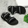 Sandaler Light Men Beach Slippers Summer Shoes For Water Breattable Fase Flat Outdoor Flipflops 230503