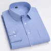 Chemises habillées pour hommes d'affaires Chemises habillées à carreaux à carreaux de haute qualité à manches longues Social Man Smart Casual Shirt Soft Regular Fit New Fashion P230427