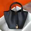 BASSE Summer Nuovo borsa da donna Borse da donna Cesto vegetale colorato versatile Design di marca semplice e casual in pelle di alta qualità fabbrica di pacchetti di alta qualità