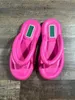 nieuwste slippers Designer Dames slippers dames rubber dikke zool modestijl geschikt voor verschillende plaatsen of buiten 0420