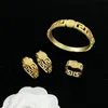 Lüks yeni tasarlanmış kolyeler oyuk out bilezik 18k altın kaplama kolye bileklik kadın küpe setleri nötr stil tasarımcı mücevher hediyesi xms27011