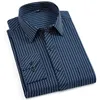 Koszule męskie sukienki z długimi rękawem Formal Mens Sukienki koszule Społeczny kołnierz z kieszonkowym regularnym biznesem Business Smart Casual Shirt for Man P230427