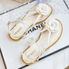 Sandaler Summer Womens Sandaler Fashion Märke Flat Shoes Flower Ribbon Design Black White Large 4143 230503