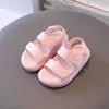 Mode barnsandaler pinkycolor strandskor för flickor sommar pu läder mjuk sula sko barn pojke