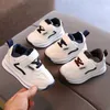 Athletic Outdoor All White Kids Sneaerks for Girls Soft Bottom Anti-slippery Boys Shoes Sneakers 2021 Casual tenis shoes Kids Sports Shoes E11153 AA230503