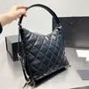 2023 nouvelle mode Designer de luxe Crossbody Hobo Black Bag pour femmes en plusieurs couleurs 24CM de haute qualité