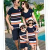 Família combinando roupas pai mãe mãe menino garotas roupas de verão pai filho listrado shorts shorts Conjunto de mãe e filha vestidos 230504