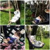 庭の飾りクリエイティブかわいいカエル猫犬樹脂嘘猫樹脂サンタクロースの彫像は木に垂れ下がっています。
